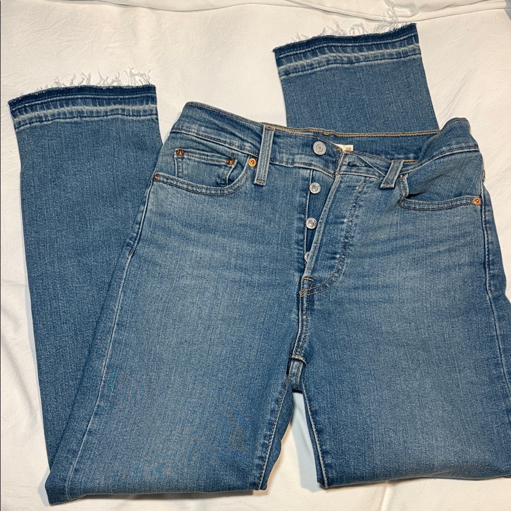 Levi’s wedgie straight size 28